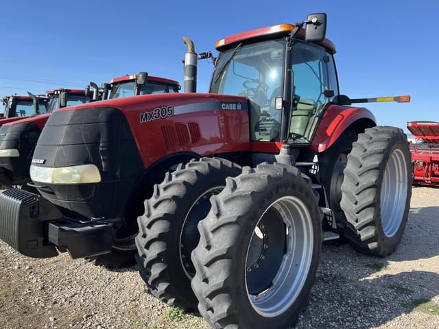 Image of Case IH Magnum 305 equipment image 2
