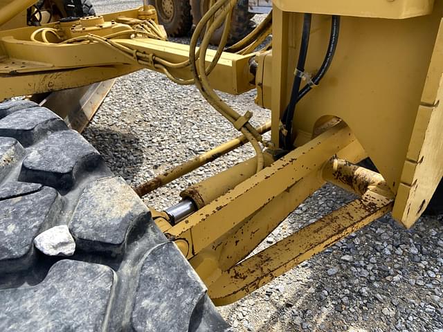 Image of Caterpillar 140H equipment image 4