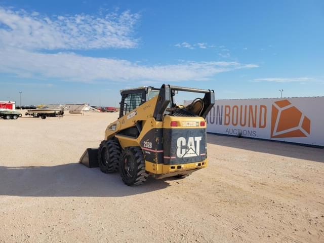 Image of Caterpillar 252B equipment image 2