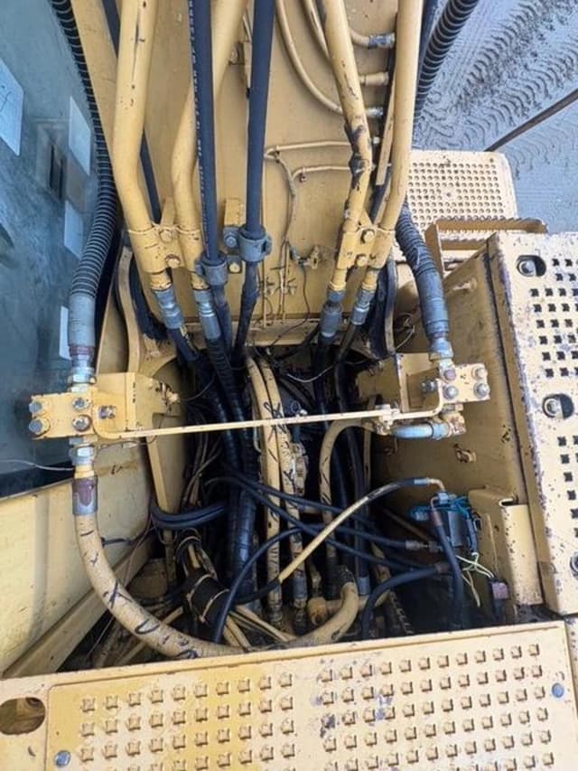 Image of Caterpillar 315CL equipment image 2