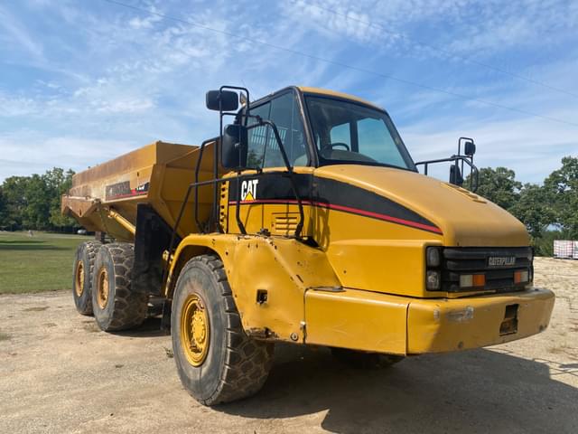 Image of Caterpillar 725 equipment image 1