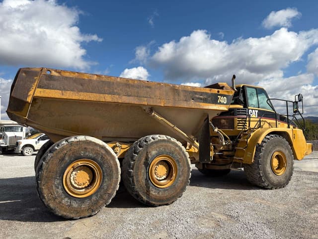 Image of Caterpillar 740 equipment image 2