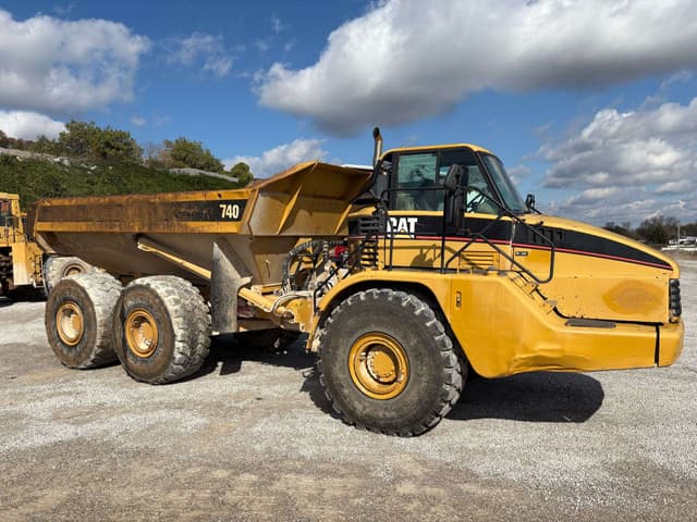 Image of Caterpillar 740 equipment image 3