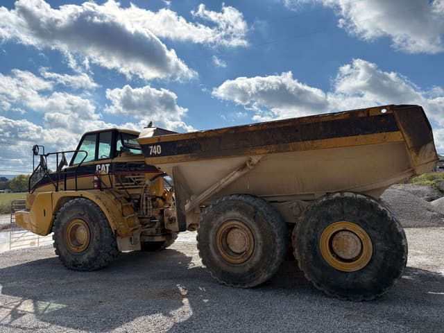 Image of Caterpillar 740 equipment image 1