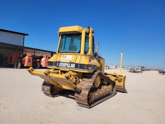Image of Caterpillar D5N equipment image 4