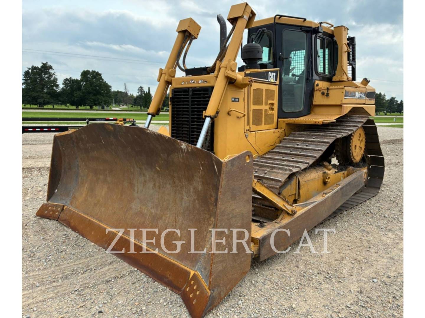 1900 Caterpillar D6R Equipment Image0