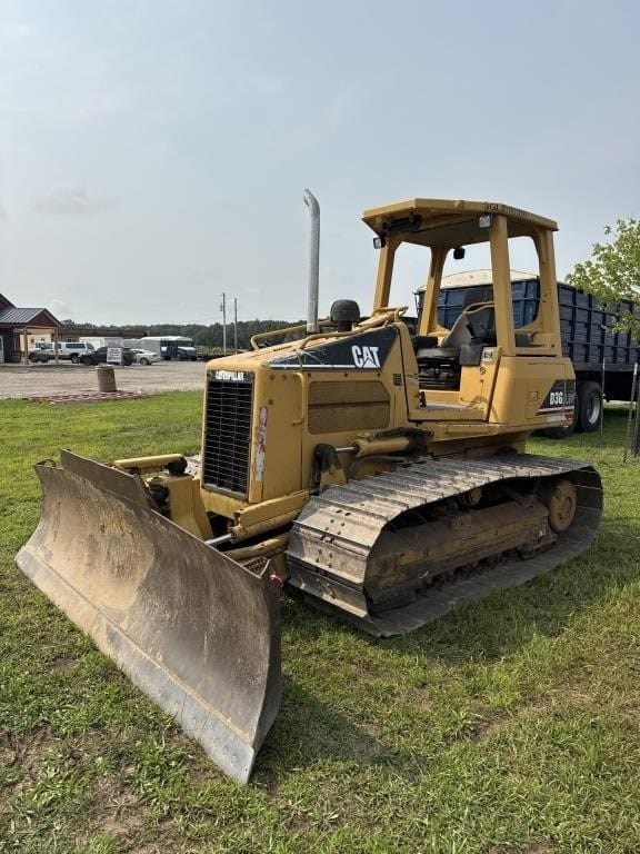 2006 Caterpillar D3G Equipment Image0