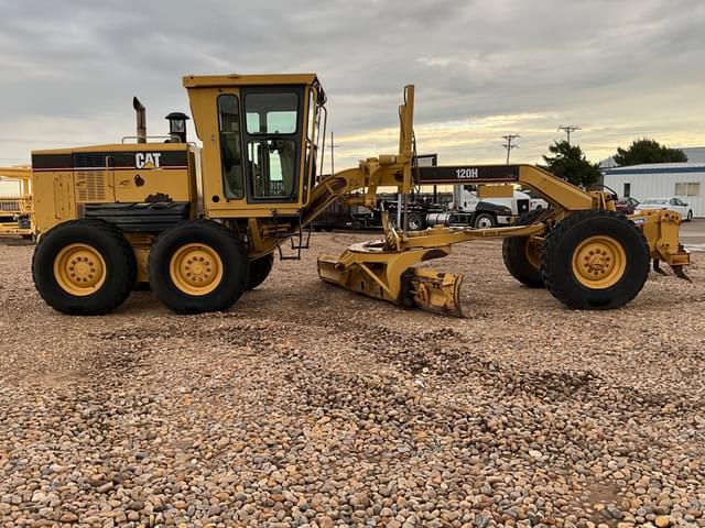 Image of Caterpillar 120H equipment image 3
