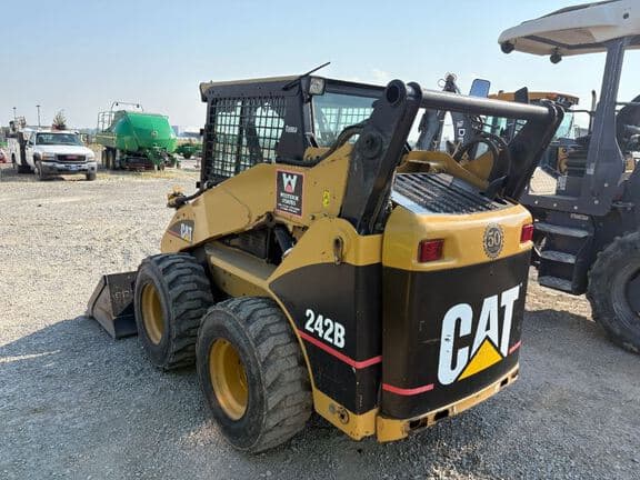 Image of Caterpillar 242B equipment image 2