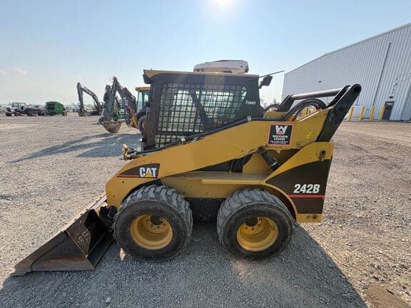 Image of Caterpillar 242B equipment image 1