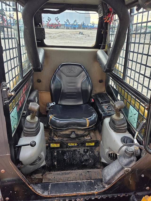 Image of Caterpillar 247B equipment image 4