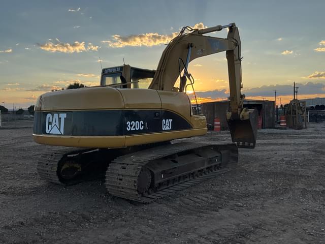 Image of Caterpillar 320L equipment image 4