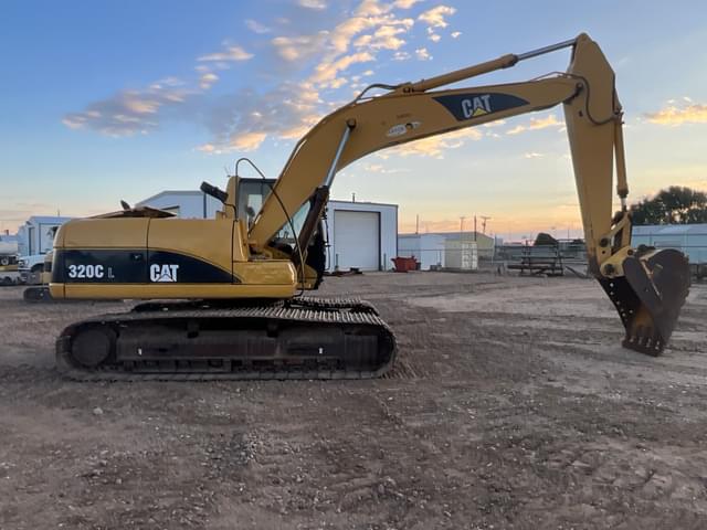 Image of Caterpillar 320L equipment image 3