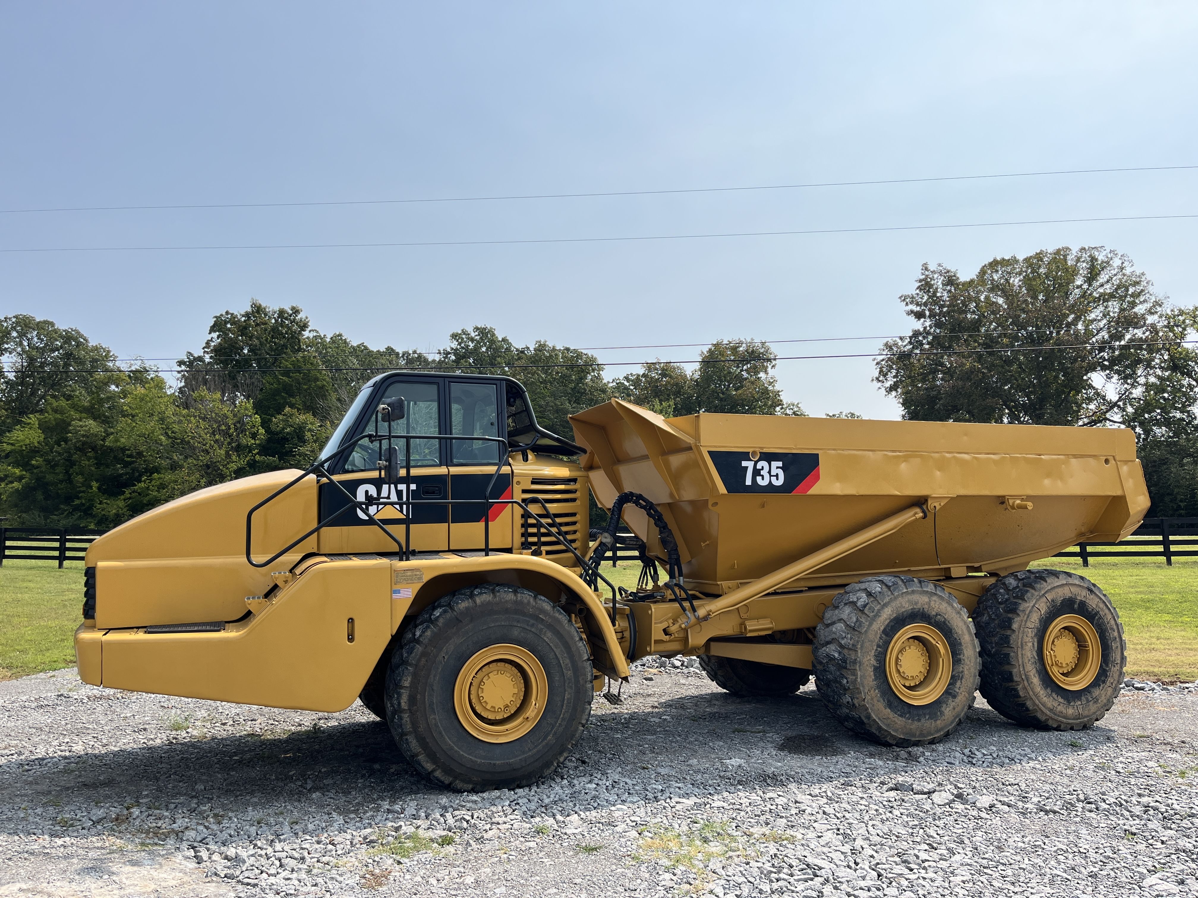 Main image Caterpillar 735