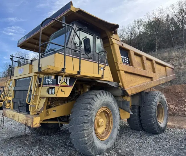 Image of Caterpillar 775E equipment image 4