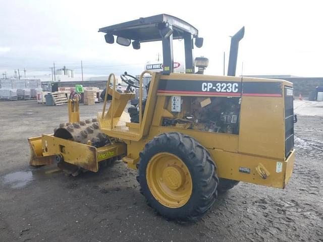 Image of Caterpillar CP-323C equipment image 3