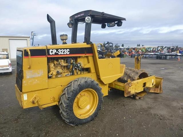 Image of Caterpillar CP-323C equipment image 2