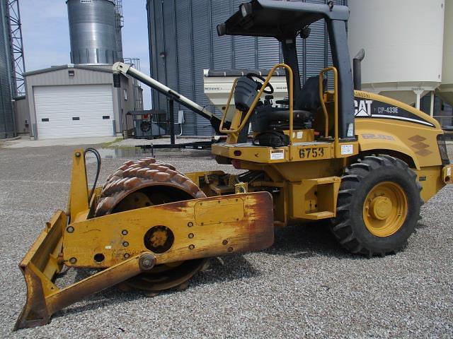 2006 Caterpillar CP-433E Equipment Image0