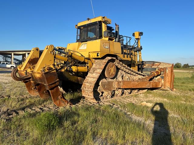 Image of Caterpillar D10T equipment image 2