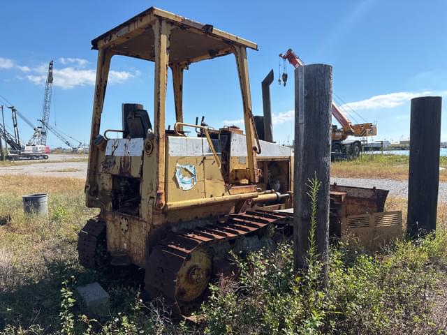 Image of Caterpillar D4C equipment image 2