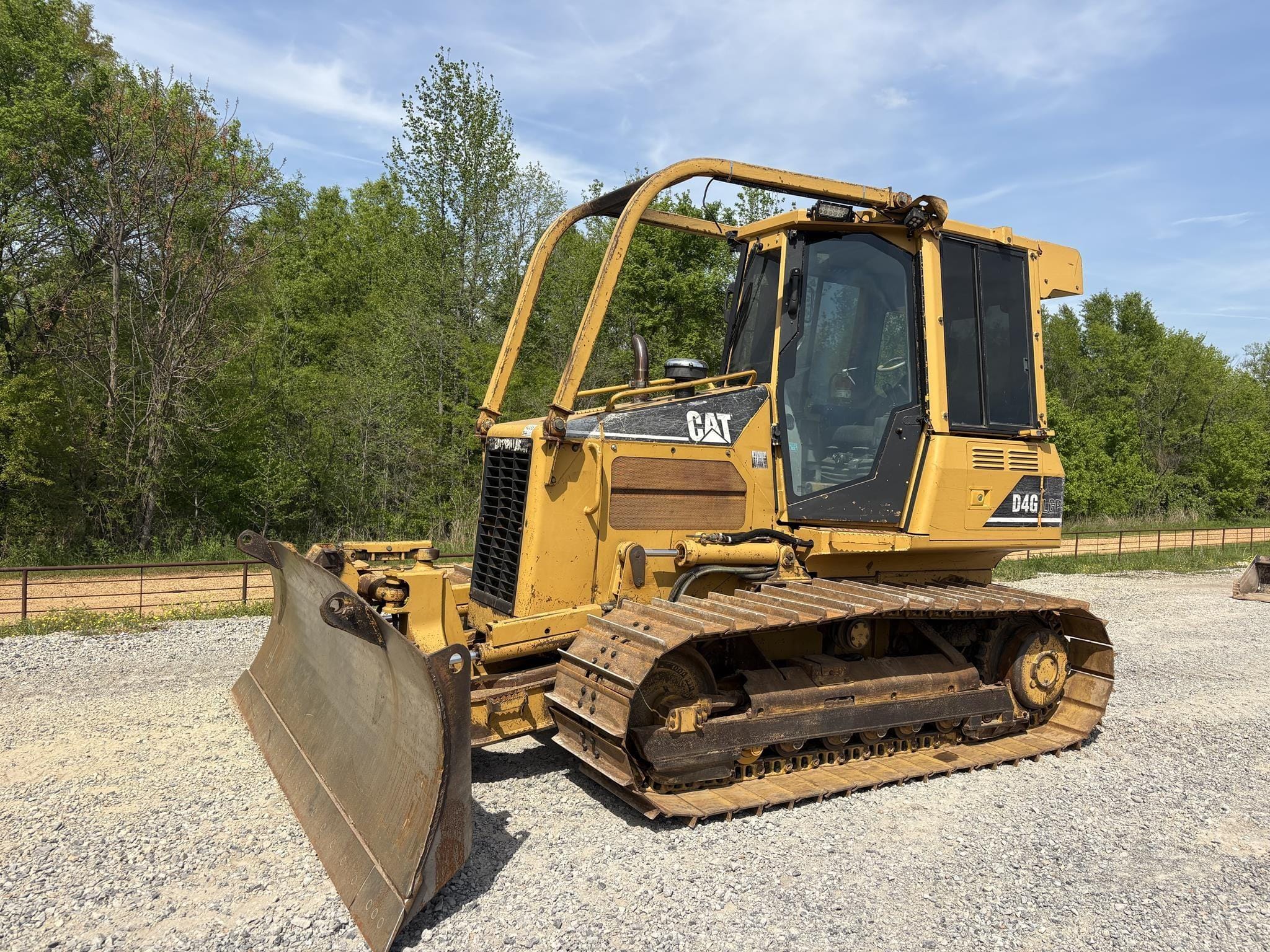 2006 Caterpillar D4GLGP Equipment Image0