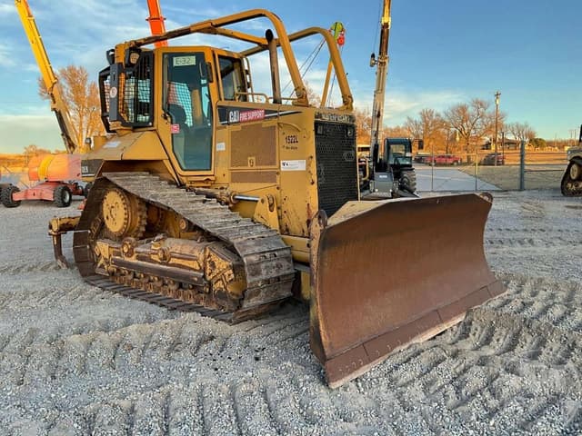 Image of Caterpillar D6N XL equipment image 2