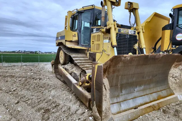Image of Caterpillar D6R XL equipment image 4