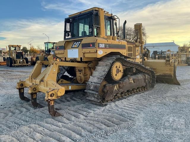 Image of Caterpillar D6R XL equipment image 4