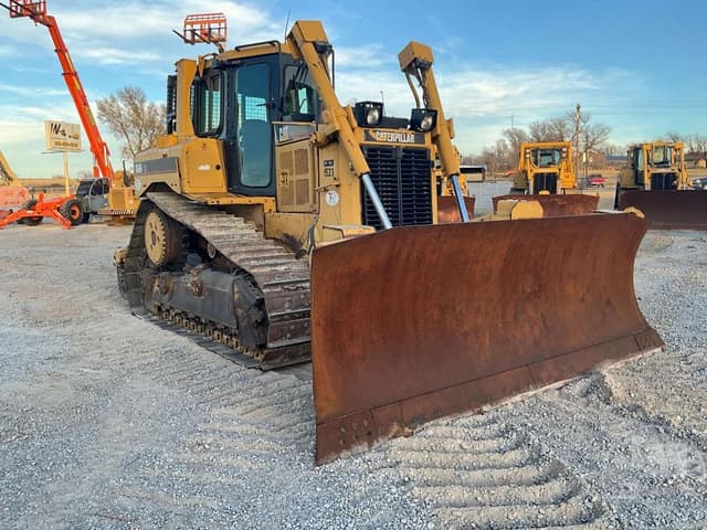 Image of Caterpillar D6R XL equipment image 2