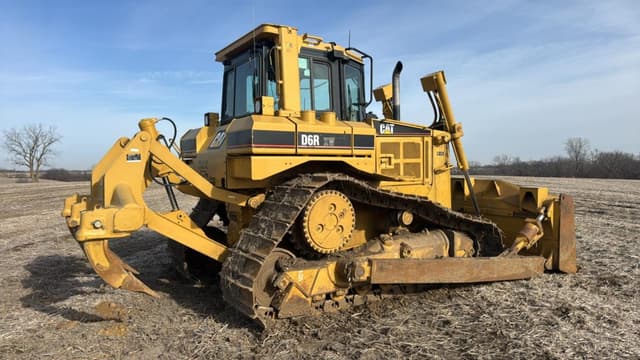 Image of Caterpillar D6R equipment image 4
