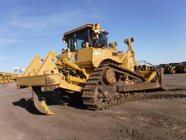 Image of Caterpillar D8T equipment image 1