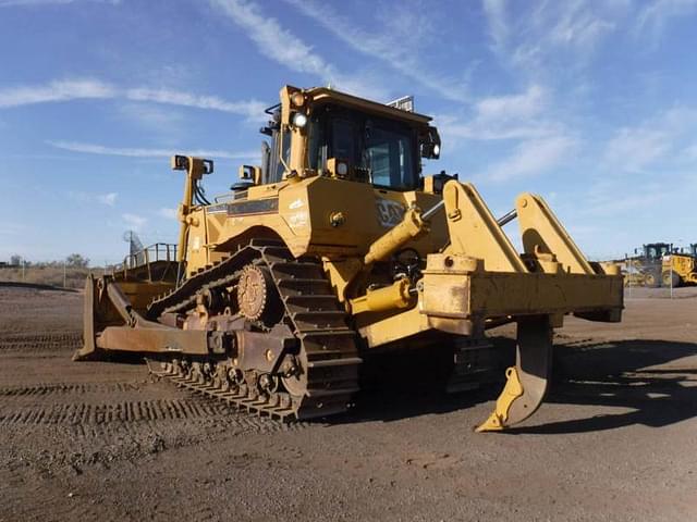 Image of Caterpillar D8T equipment image 3