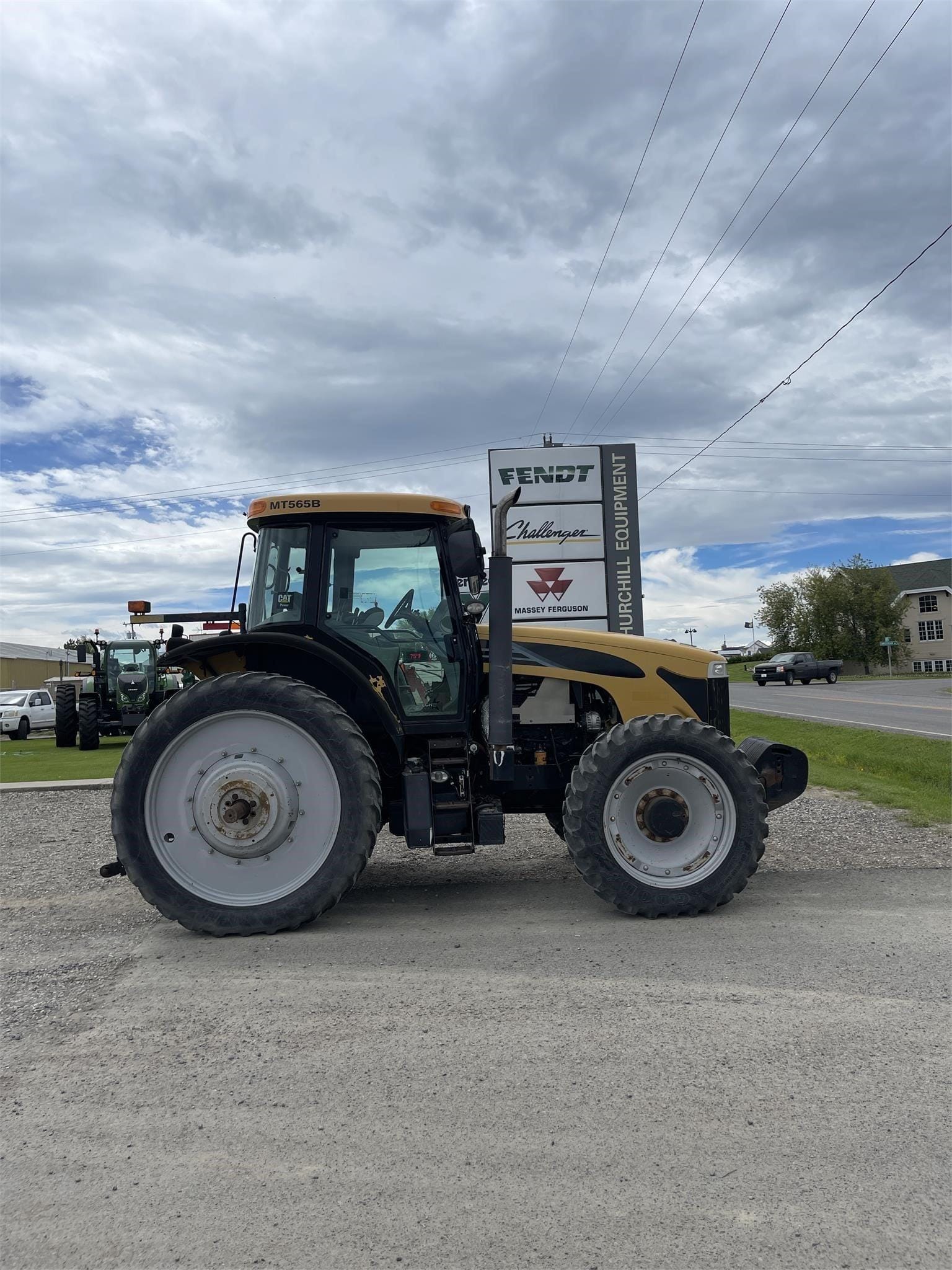 2006 Challenger MT565B Equipment Image0