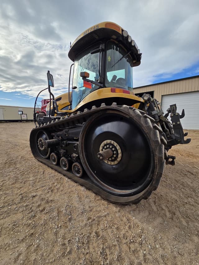Image of Challenger MT745 equipment image 4