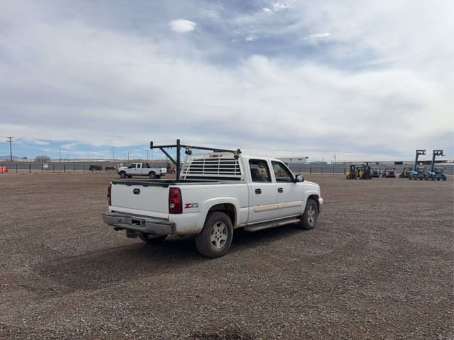 Image of Chevrolet 1500 equipment image 4