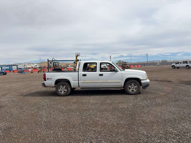 Image of Chevrolet 1500 equipment image 3