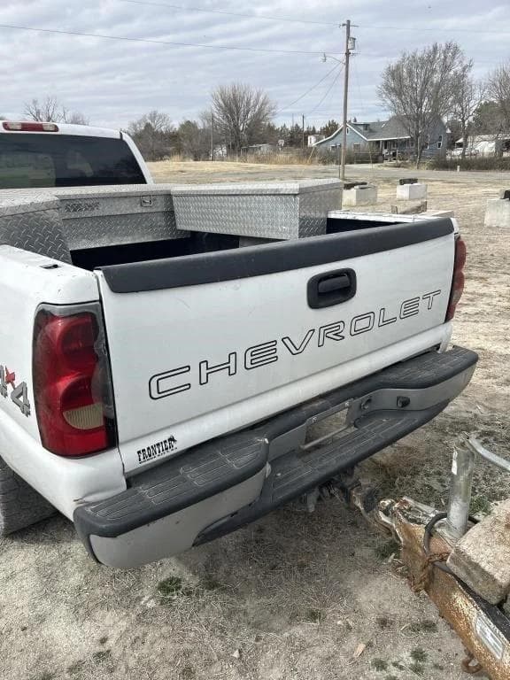 Image of Chevrolet 1500 equipment image 3