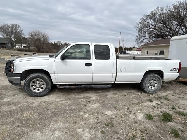 Image of Chevrolet 1500 equipment image 2