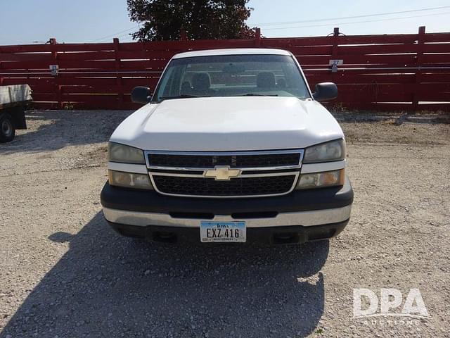 Image of Chevrolet 1500 equipment image 3