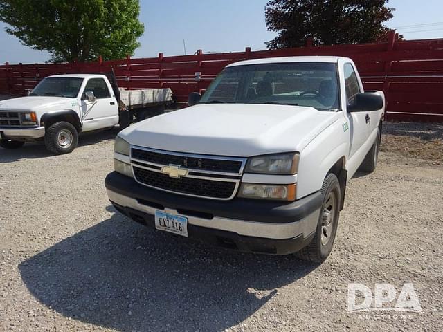 Image of Chevrolet 1500 equipment image 1