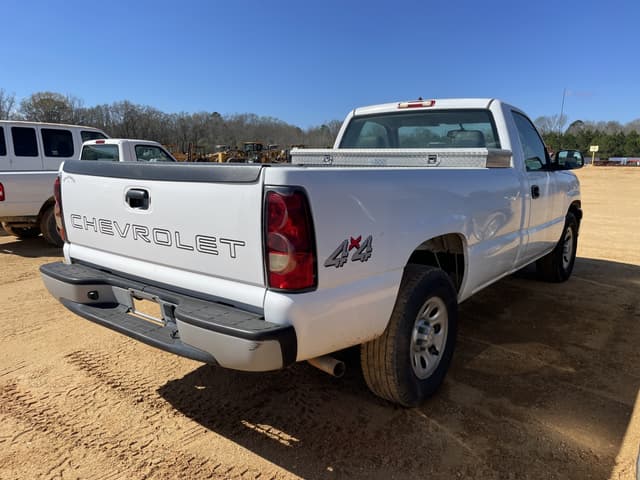 Image of Chevrolet 1500 equipment image 3