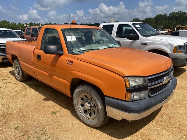 Image of Chevrolet 1500 equipment image 3