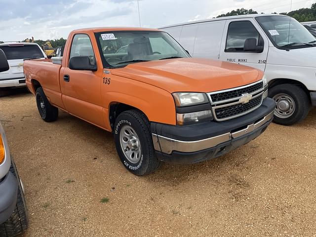Image of Chevrolet 1500 equipment image 2