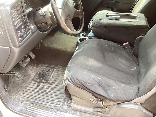 Image of Chevrolet 2500 equipment image 4