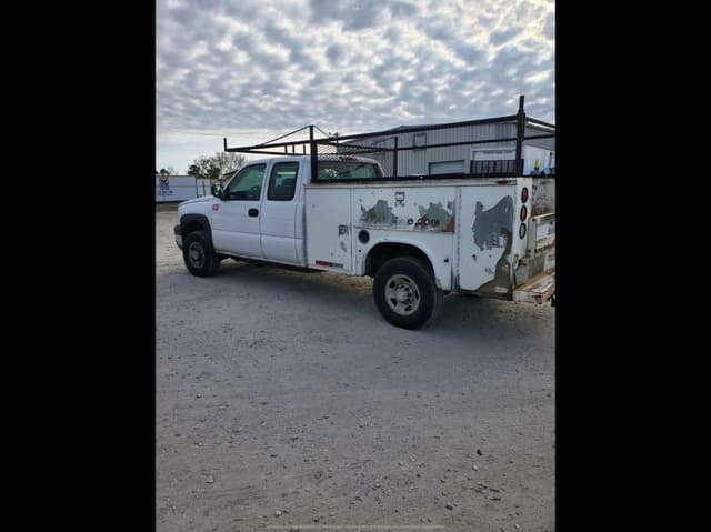 Image of Chevrolet 2500 equipment image 3