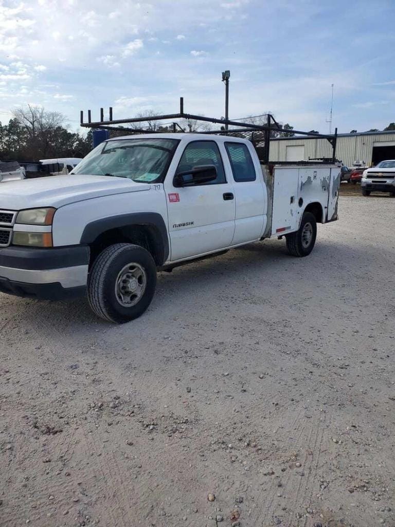 2006 Chevrolet 2500 Equipment Image0