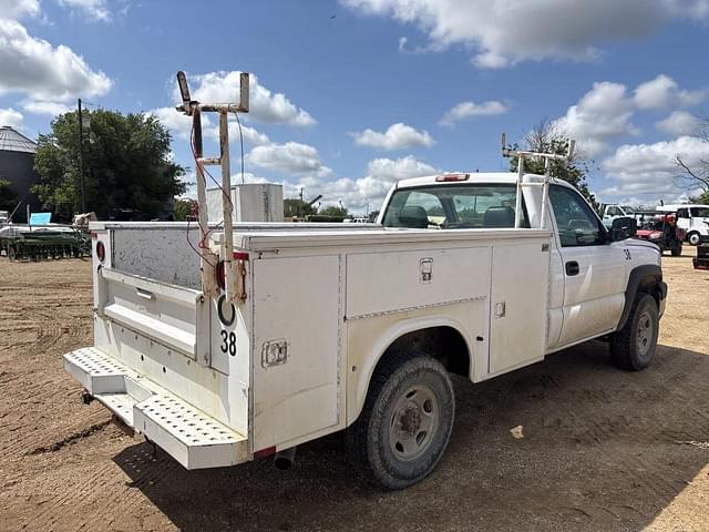 Image of Chevrolet 2500 equipment image 4