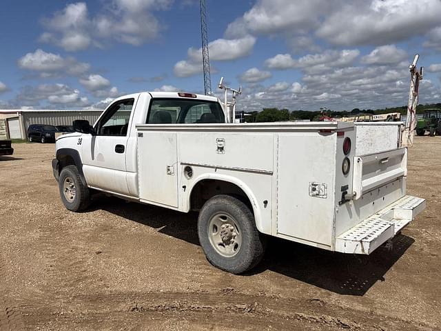 Image of Chevrolet 2500 equipment image 2