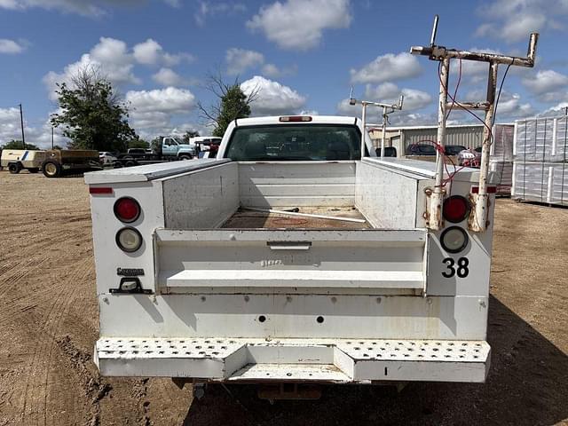 Image of Chevrolet 2500 equipment image 3