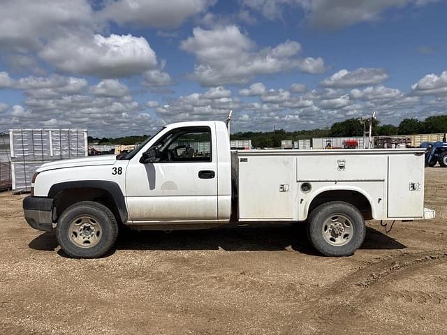 Image of Chevrolet 2500 equipment image 1
